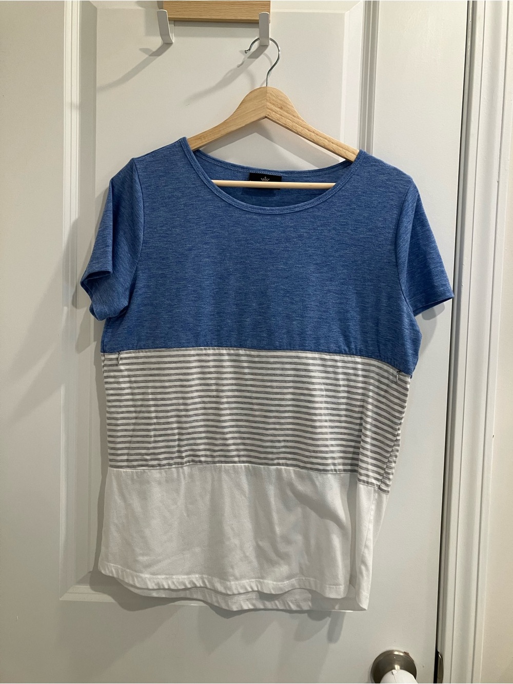 Nursing Queen Blue and White Colorblock Short Sleeve Nursing Top